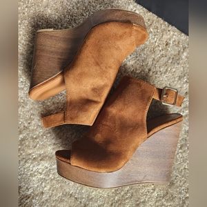 Womens Charlotte Russe wedge - open toe
